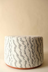 Elin Zigzag Desenli Yuvarlak Puf