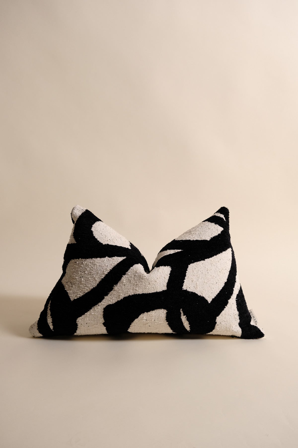 Merlin Kırlent Kılıfı - Siyah Beyaz