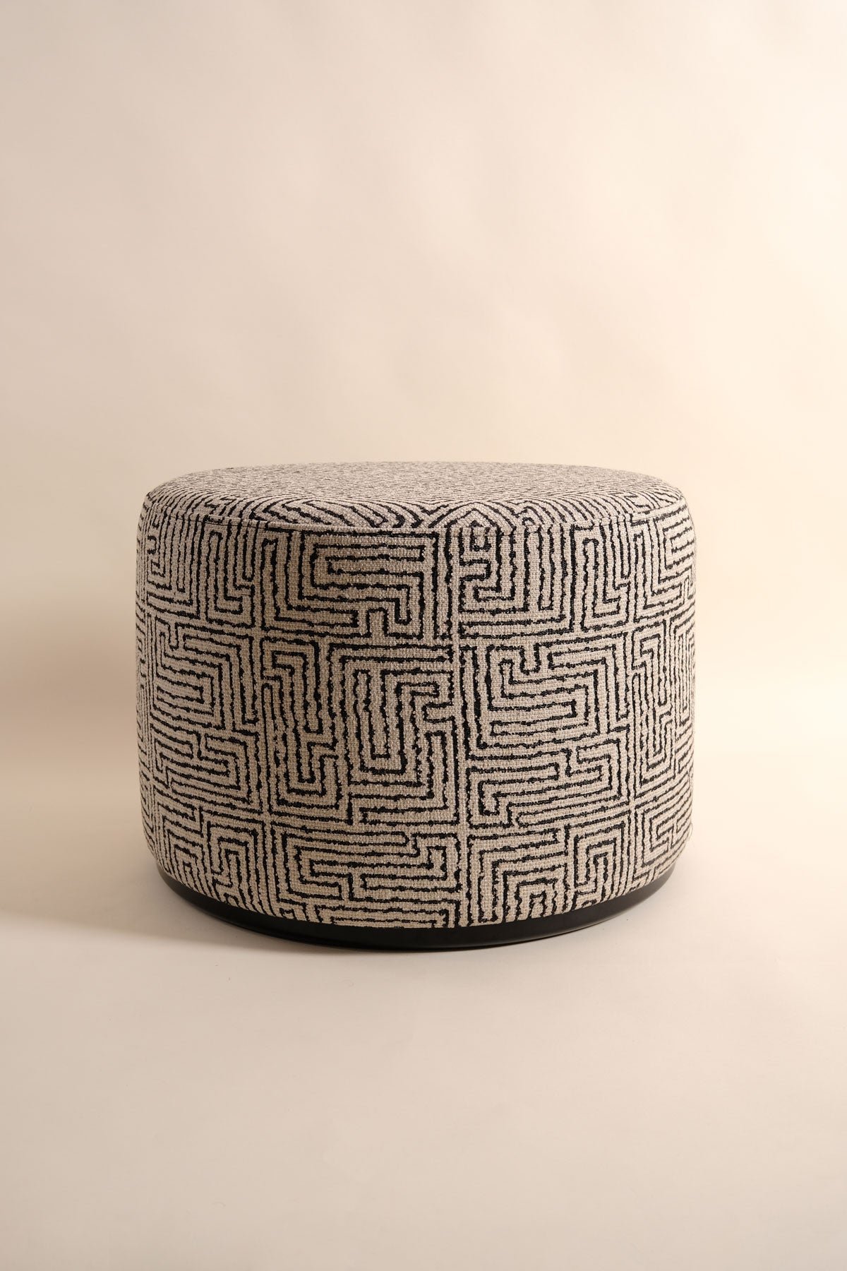 Morven Siyah Yuvarlak Puf