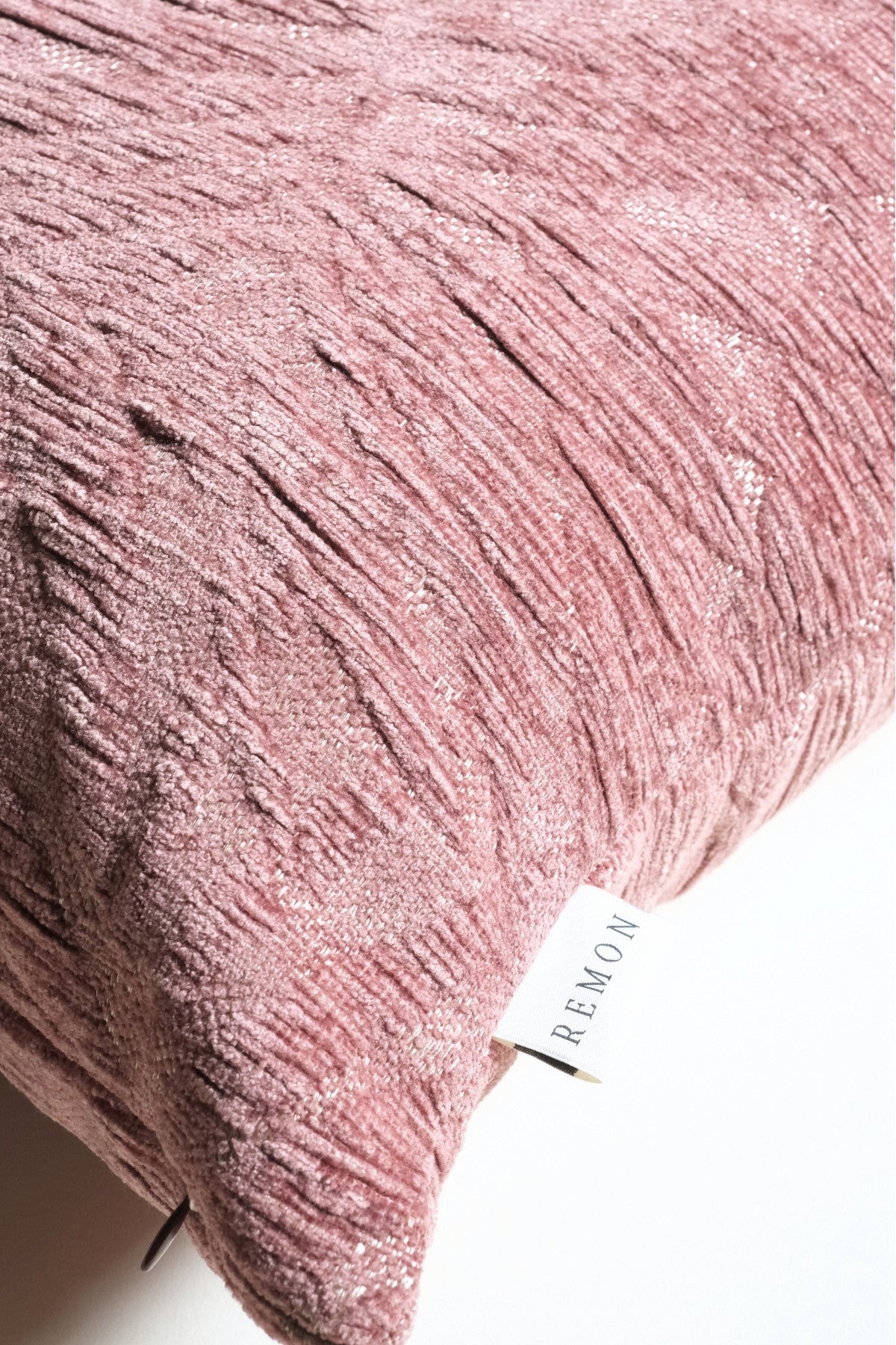 Dorian - Pembe Rölyef Dokulu Kırlent Kılıfı