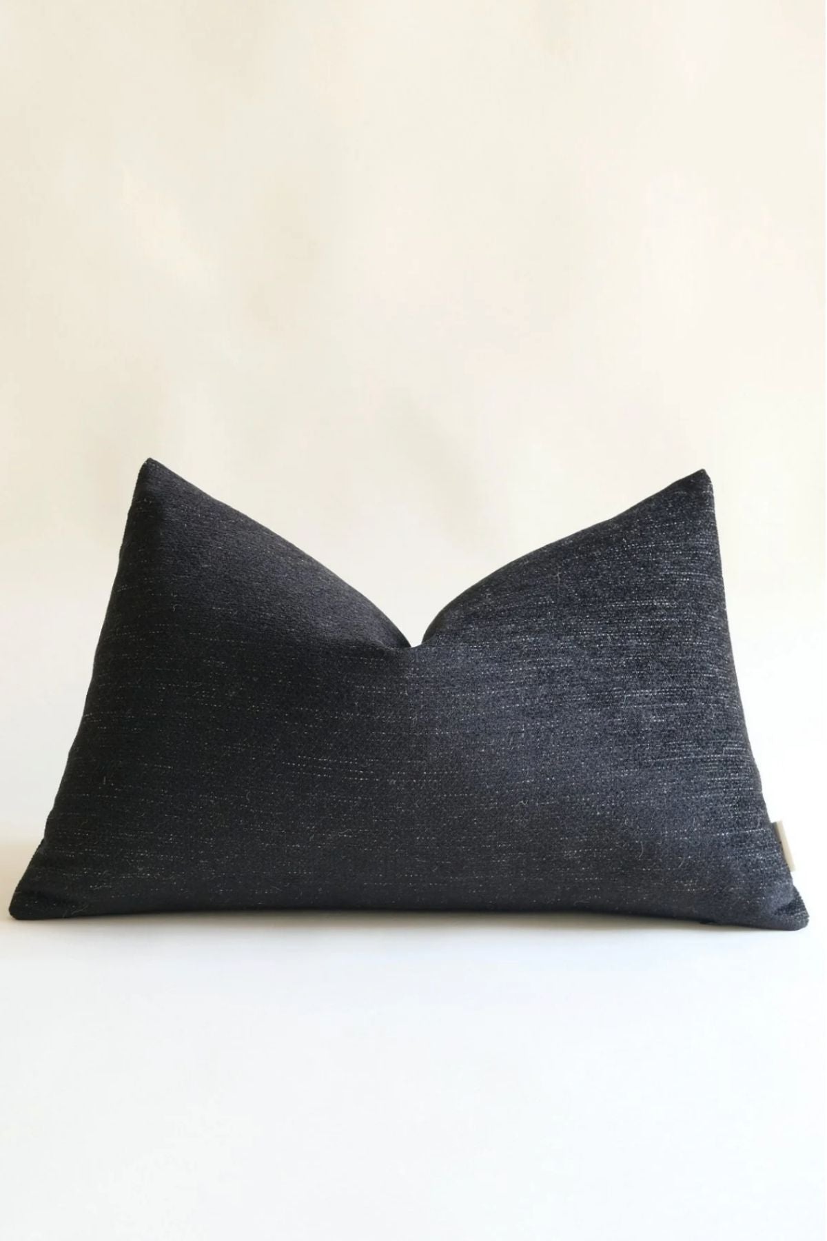 Noir Edit - Kuş Tüyü Dolgulu Siyah Vizon Tonlu Kırlent Seti